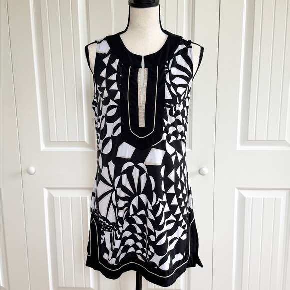 WHBM Black & White Geometric Shift Dress M Sleeveless Mod Tunic Resort Wear - Picture 13 of 15